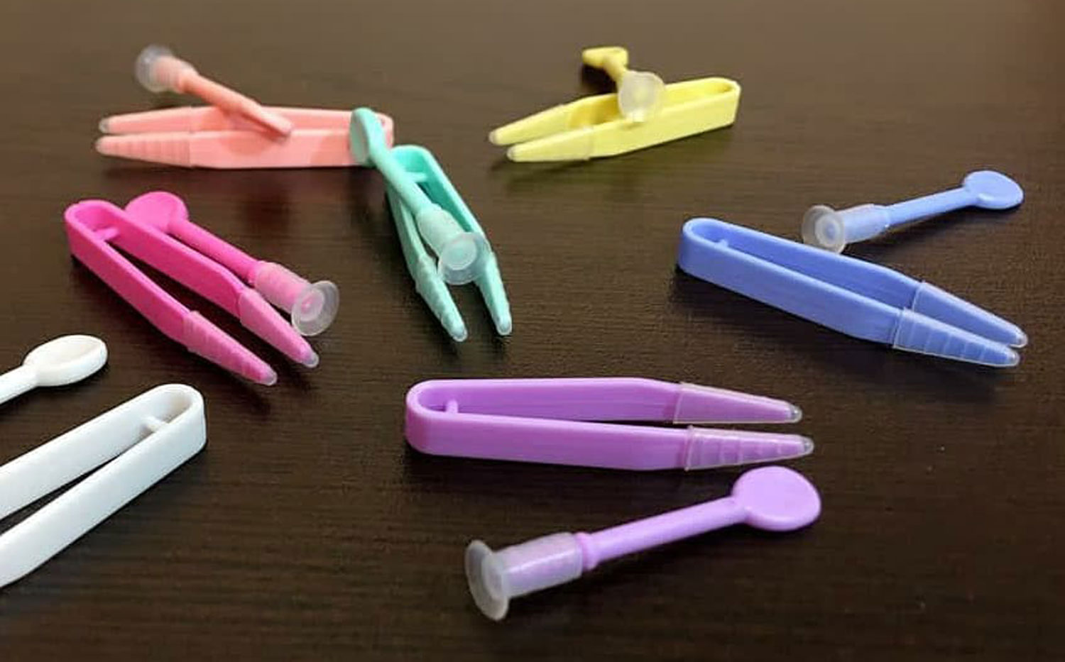 لوازم جانبی لنز شامل چه چیزهایی است؟